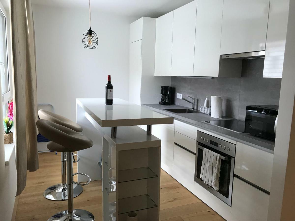 Spacious, Modern 1-Bdrm Apt Near Vic & Austria Ctr Apartment Vienna Exterior photo